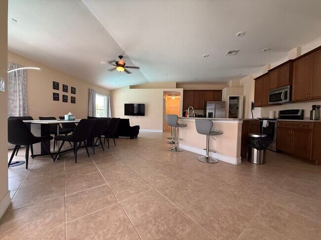 Foto del edificio - 409 SW 8th St