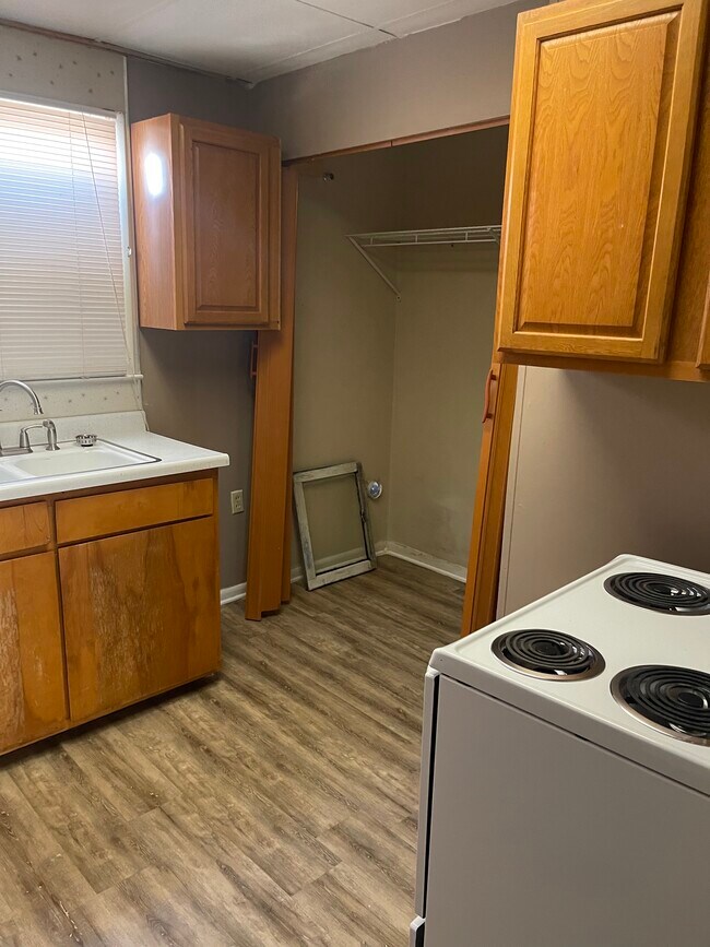 Kitchen - 207 S McDonel St