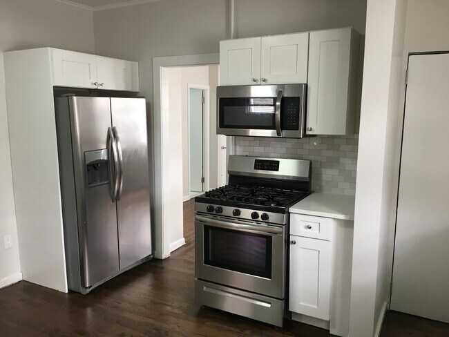 Building Photo - 553 Avenue E