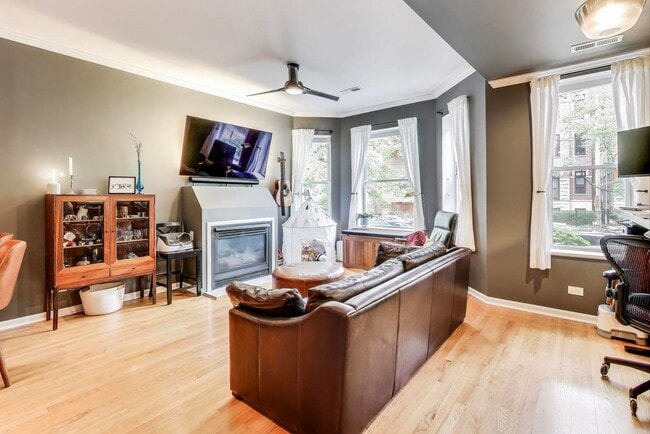 Foto del edificio - 2837 N Burling St