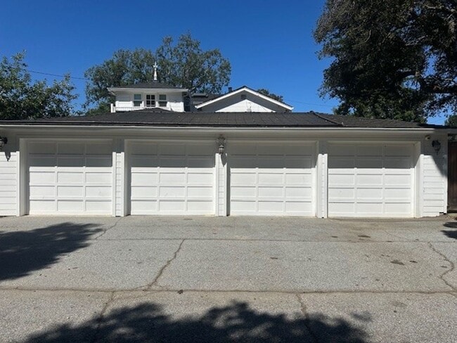 Building Photo - Historic Home On Huge Lot With Swimming Po...