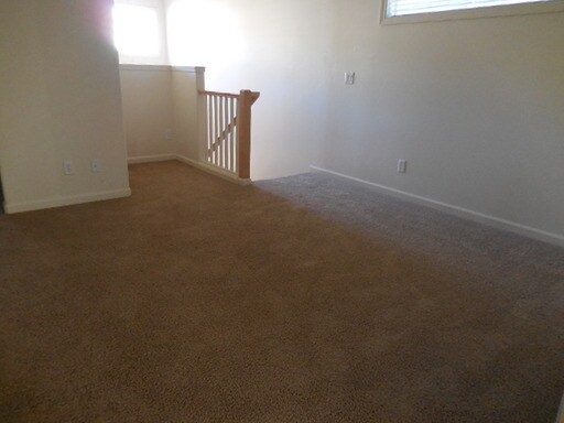 Foto del edificio - Great 3 bedroom - King City Pet friendly h...