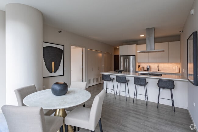 Building Photo - Residences at 8 East Huron