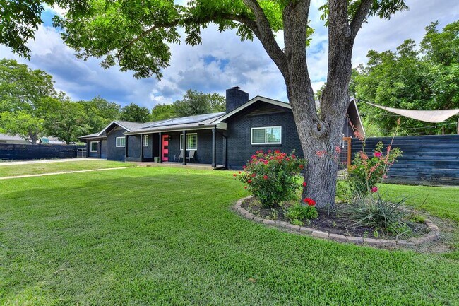 Building Photo - 1407 E 19th St