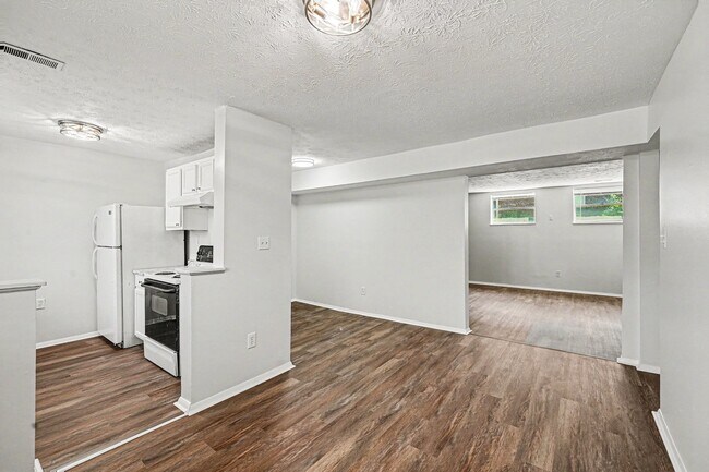 Photo - 562 Glenwood Ave Apartment