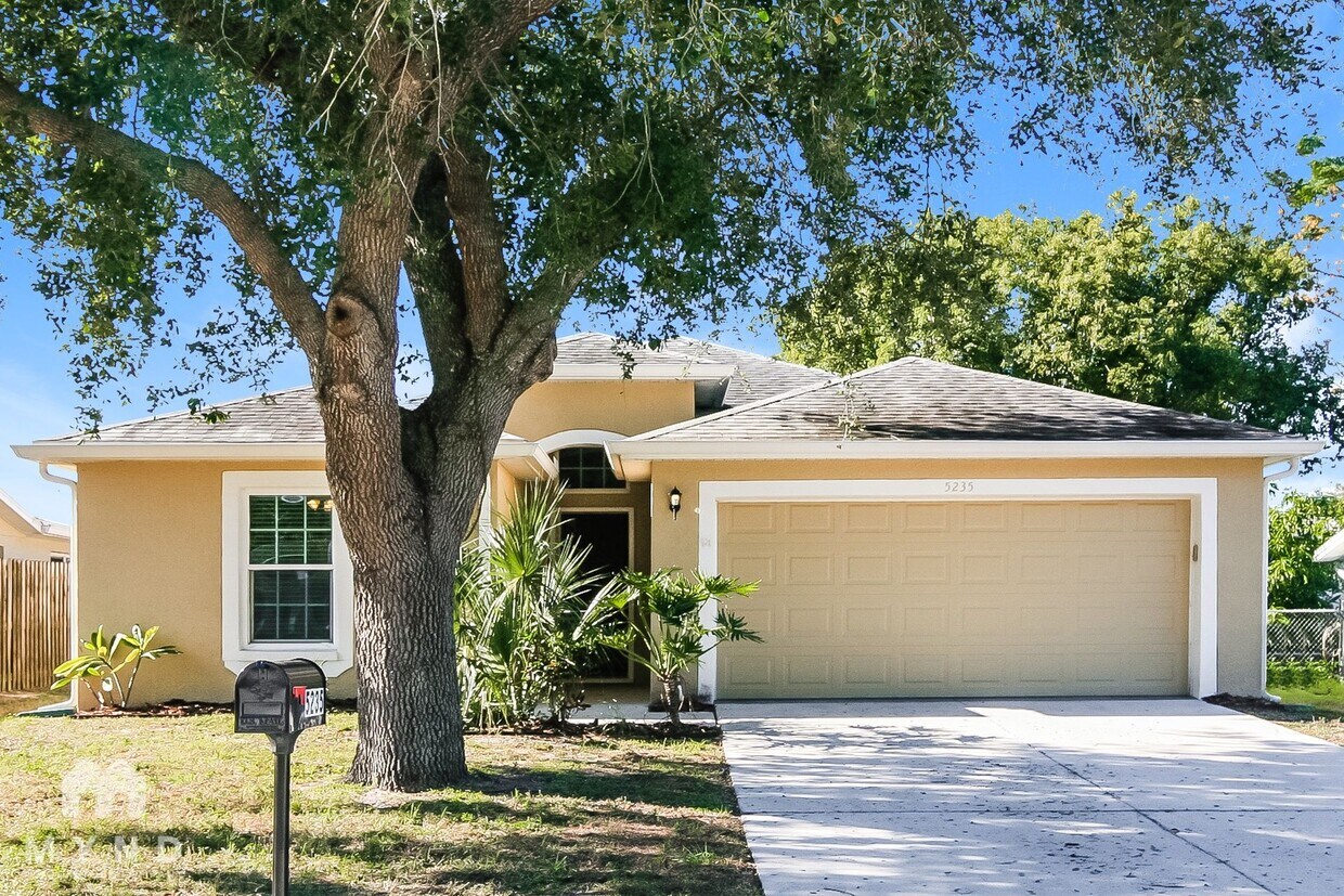 Foto principal - 5235 Greenwood St