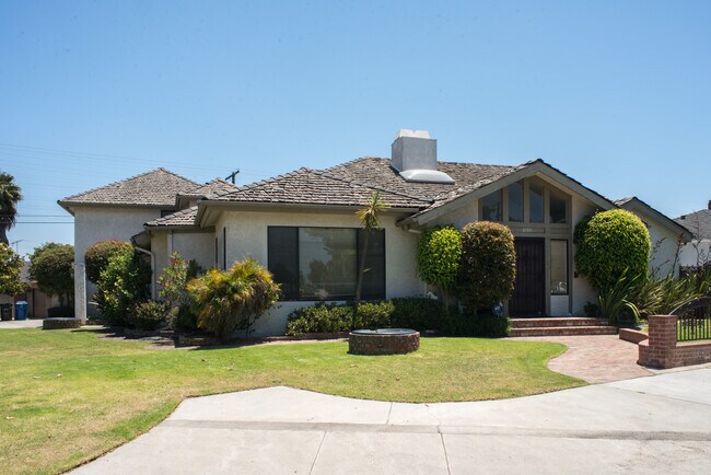 Building Photo - 8300 Regis Way