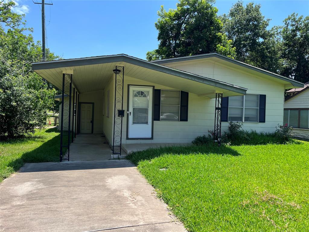 1002 Fowlkes St, Sealy, TX 77474 House Rental in Sealy, TX