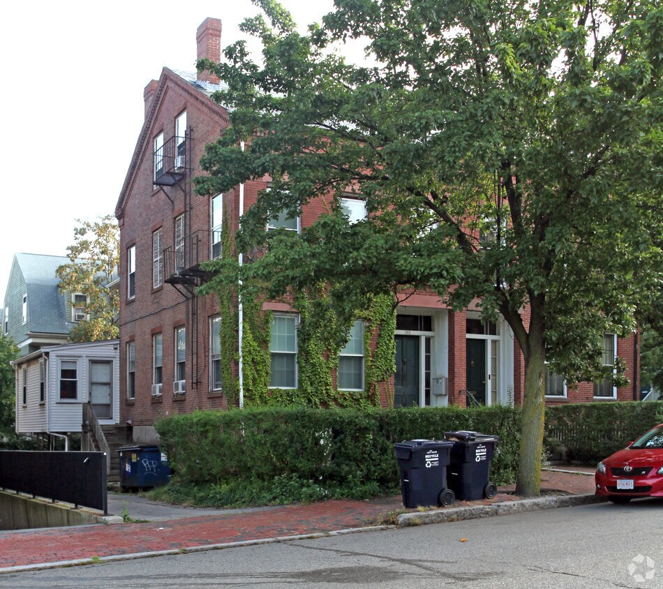 Building Photo - 343 Harvard St