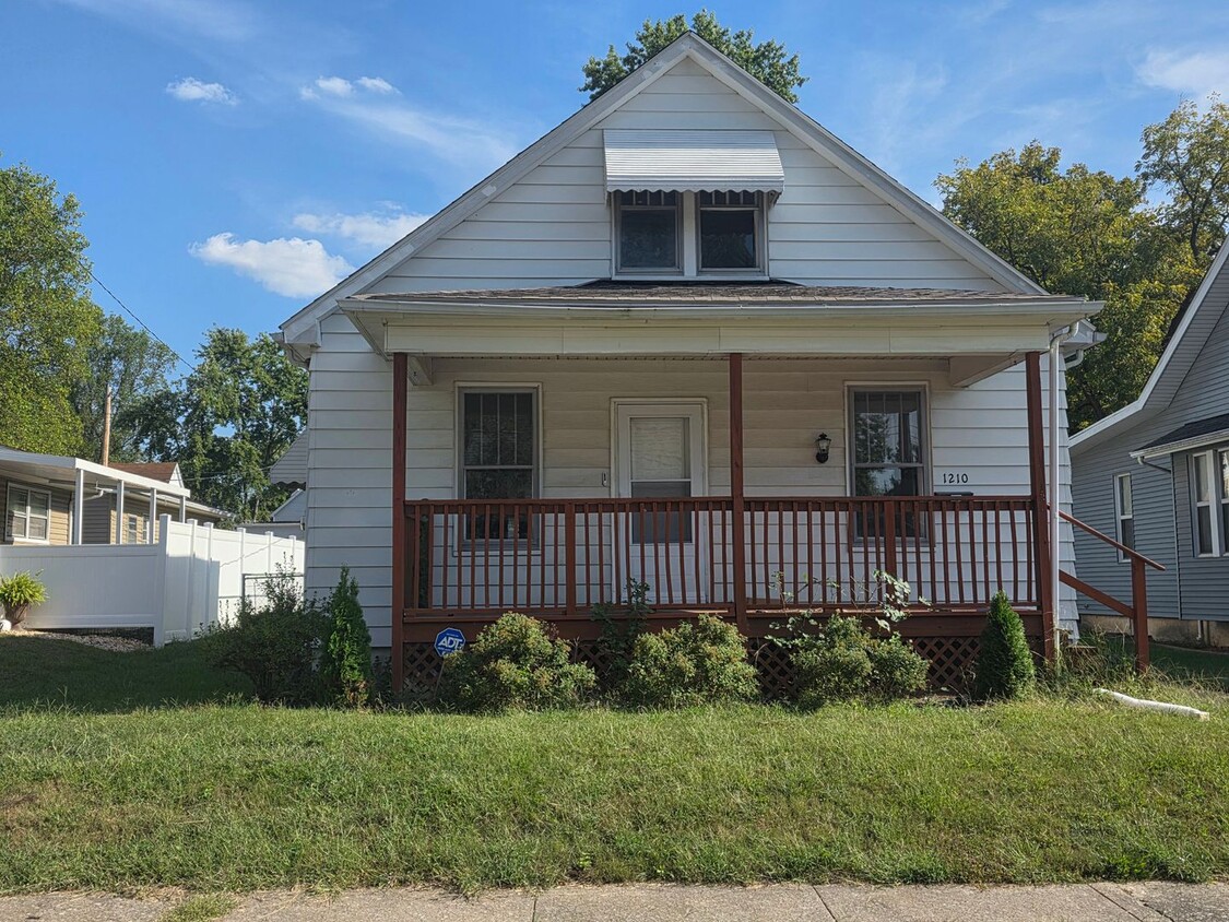 Primary Photo - 1210 N Charles St