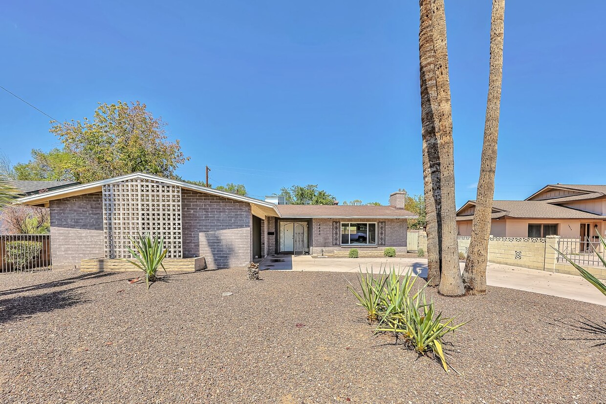 Primary Photo - 3820 Grandview: Spacious 4-bedroom, 2-bath...