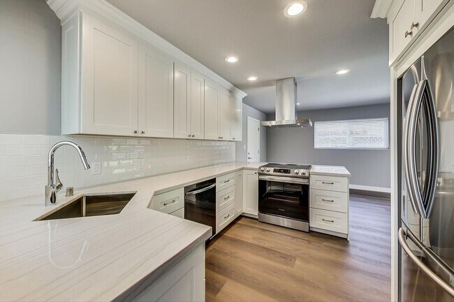 Building Photo - Fully Renovated 3 Bed 2 Bath in Fremont!