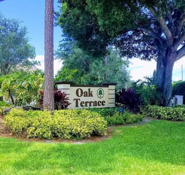 Foto del edificio - 4233 Oak Terrace Dr