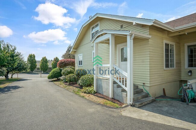 Foto del edificio - 3 Bed and 1 Bath Single-family Home Availa...