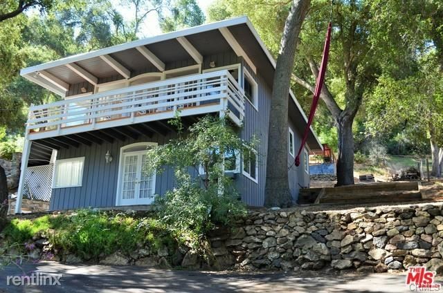 Building Photo - 1145 Old Topanga Canyon Rd