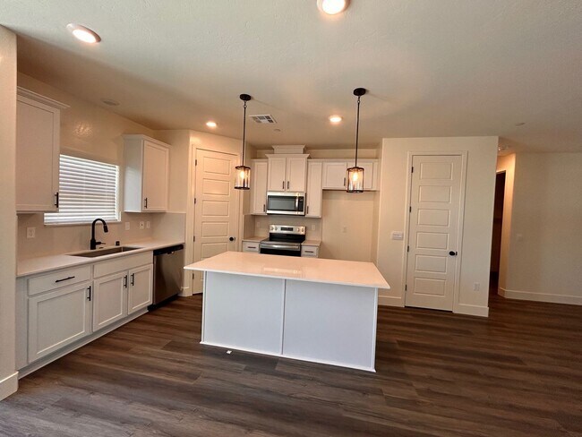 Foto del edificio - Beautiful Brand New home for rent in Visalia!
