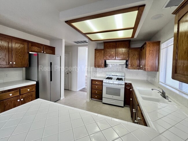 Building Photo - 2233 E Christopher Dr