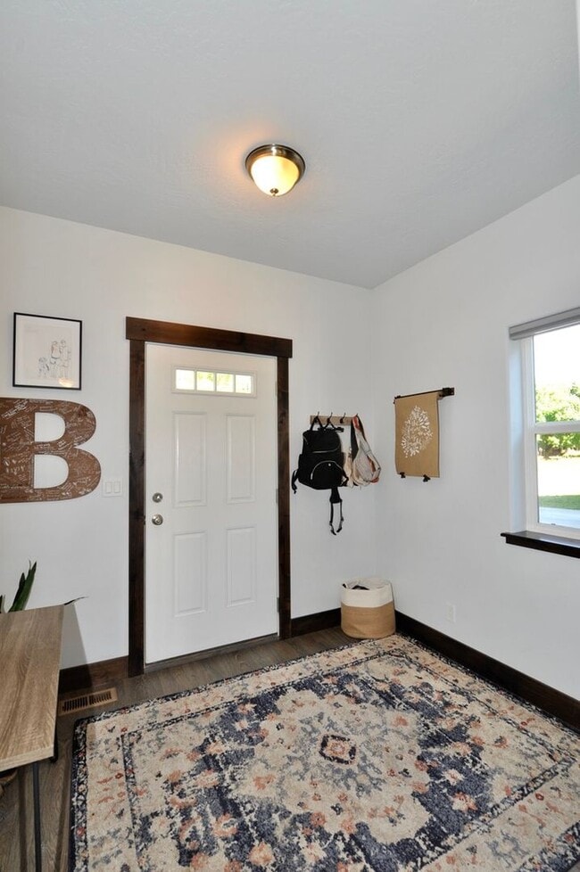 Building Photo - Canfield Mountain 3 bed 2.5 bath with loft...