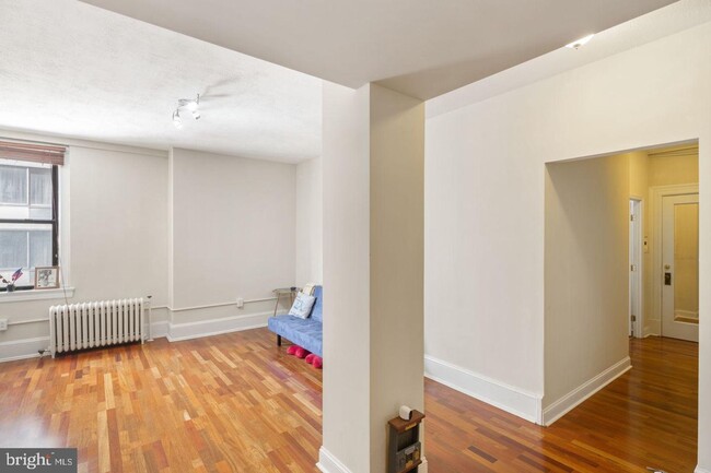 Building Photo - Converted Arts Condo 1 Bedroom