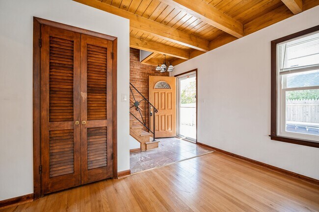 Building Photo - 310 Walker Ave