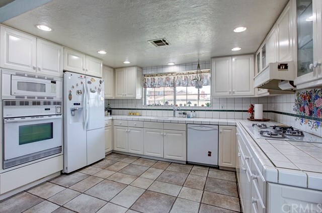 Building Photo - 8462 Carob St