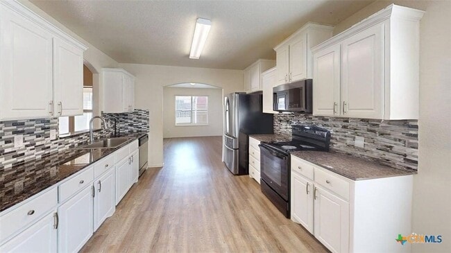Building Photo - 2703 Tara Dr