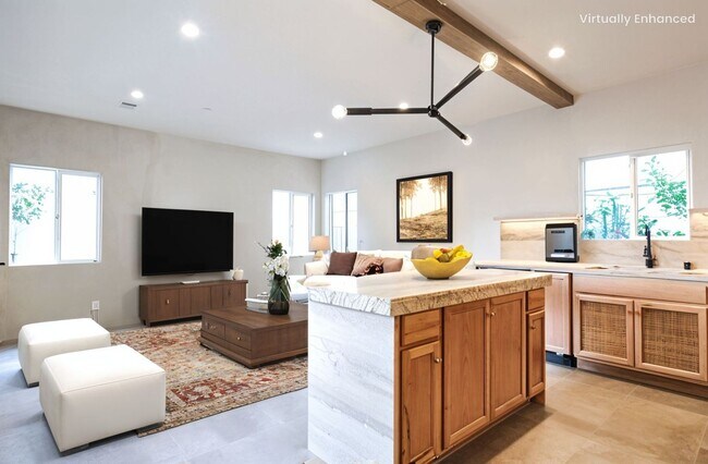 Building Photo - Beautiful 4 Bed House!