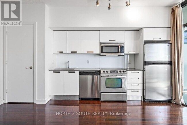 Photo du bâtiment - 33 Charles St E