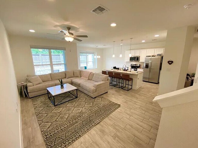 Foto del edificio - 11312 Gadsen Ln