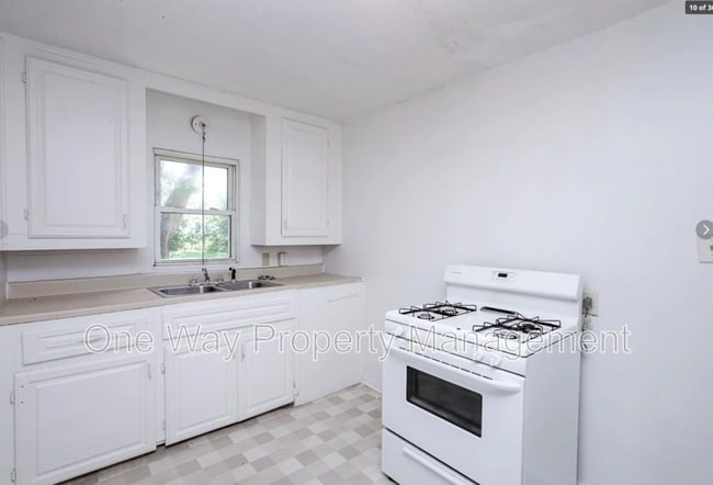 Building Photo - 1738 N Poplar Ave