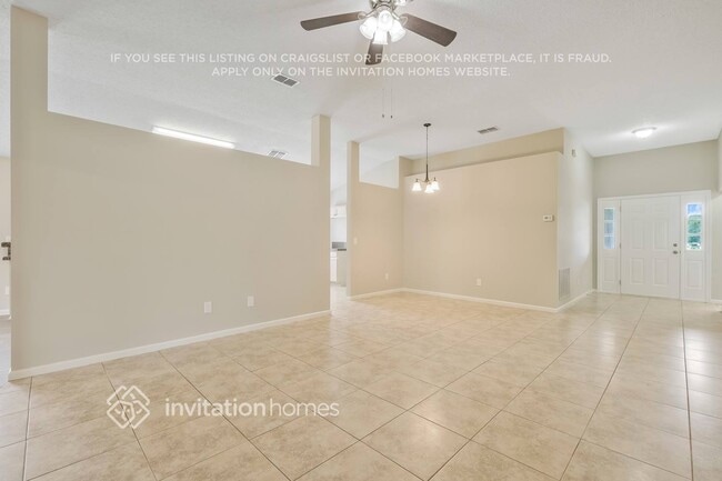 Building Photo - 1800 Northglen Cir