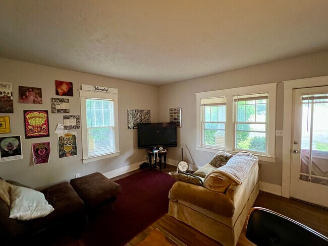 Foto del edificio - 1164 Kirkland Ave