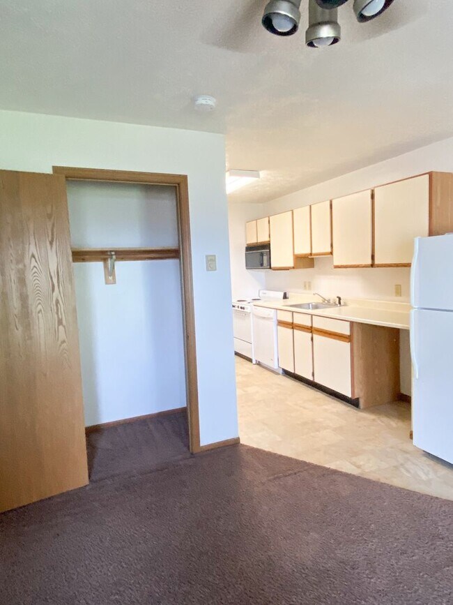 Building Photo - 231 Sheetz St