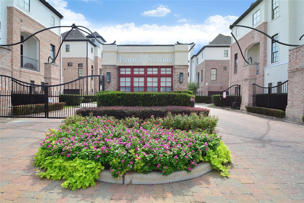 Foto principal - 9439 Fannin St