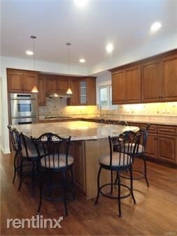 Foto del edificio - 3 br, 3 bath House - 119 6th St