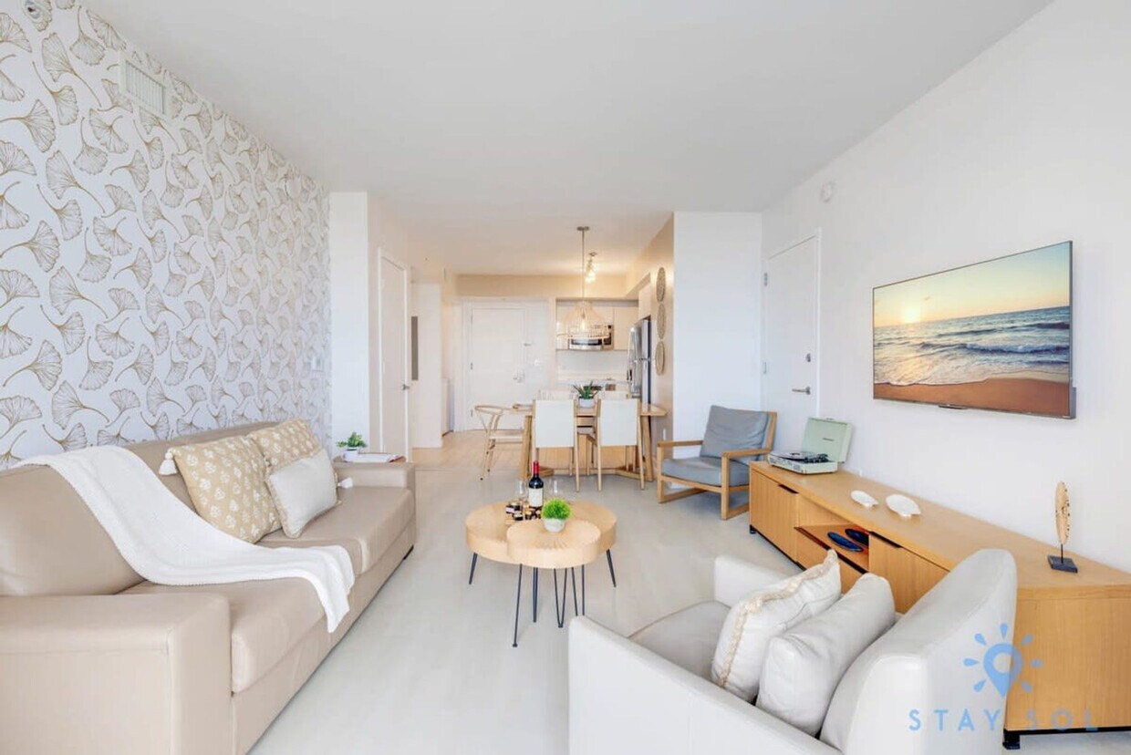 Foto principal - 2602 E Hallandale Beach Blvd