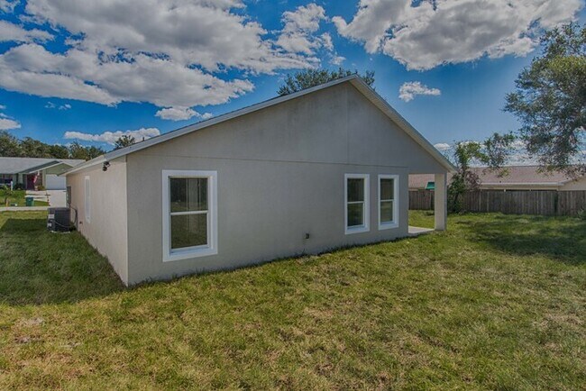 Foto del edificio - 3096 Pigeon Cove St