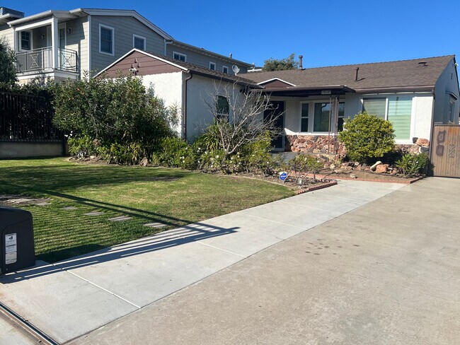 Foto del edificio - 1518 S Carmelina Ave