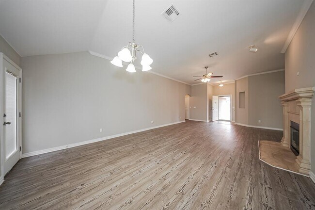 Foto del edificio - 9423 Peachtree Ln
