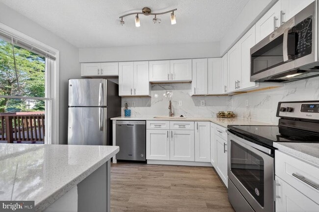 Building Photo - 805 Bayridge Dr