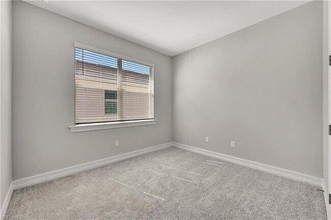 Building Photo - 437 Tamarindo Ln