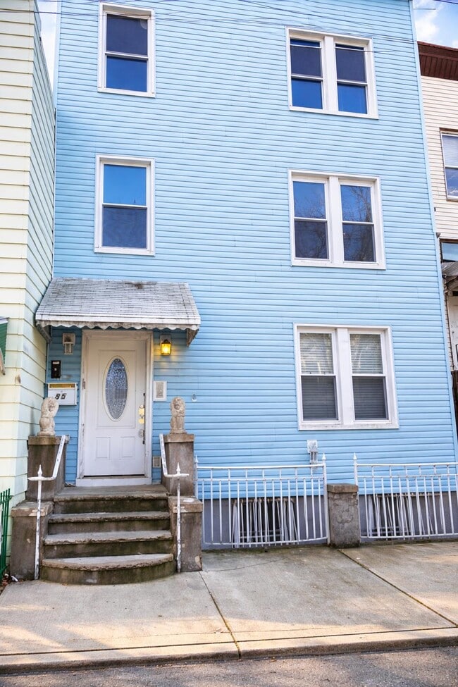 Fotografía del edificio - 85 Laidlaw Ave