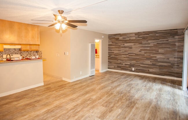 STUDIO, 1 BA - 500SF - Main room - Peppertree Apartments