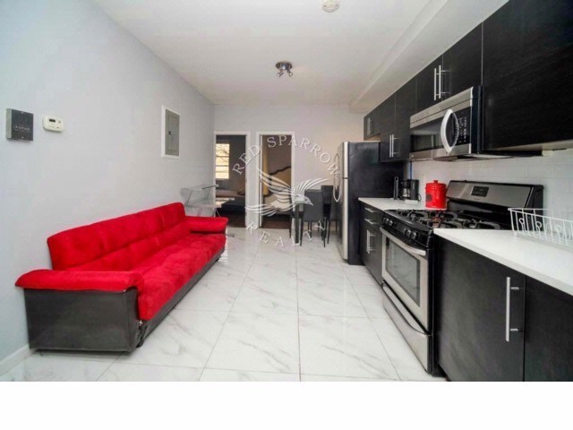 Foto del edificio - 217 Nostrand Ave