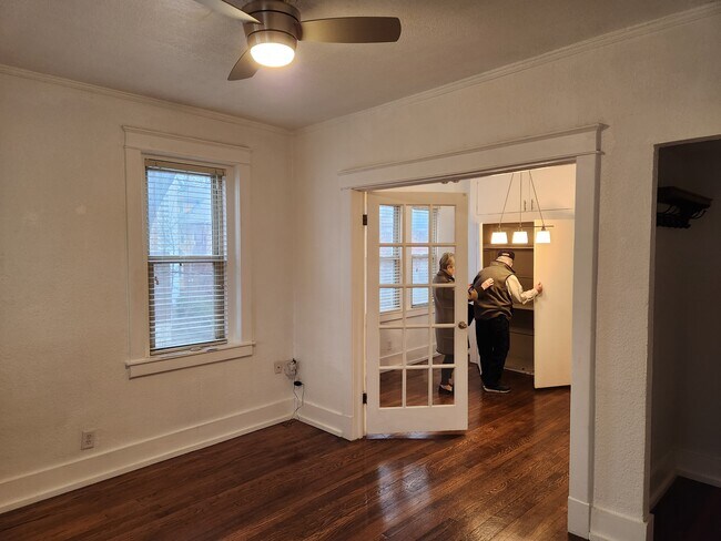Building Photo - 116 W 36th St