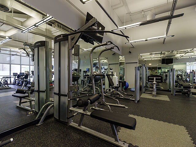 Foto del edificio - 655 W Irving Park Rd