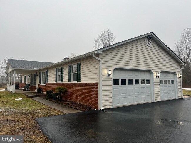 Building Photo - 46 Buck Dr