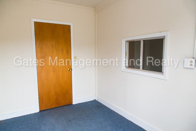 Building Photo - Commercial Rental Space in Hillsborough