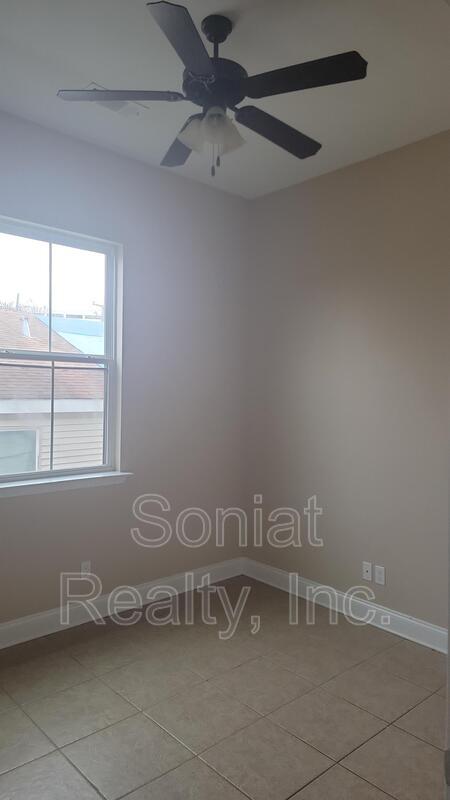 Foto del edificio - 6240 Warrington Dr