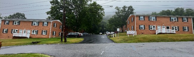 Foto del edificio - 437 Betsy Bell Rd